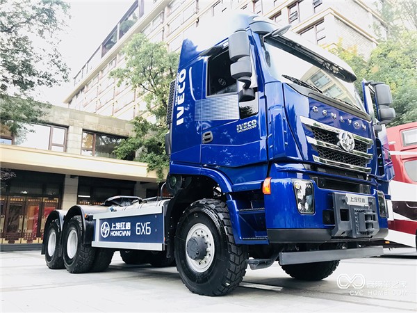 智能網(wǎng)聯(lián)6×6全驅(qū)大件運(yùn)輸車(chē).jpg